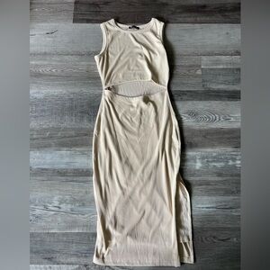 Chic Sleeveless Cream Maxi Dress